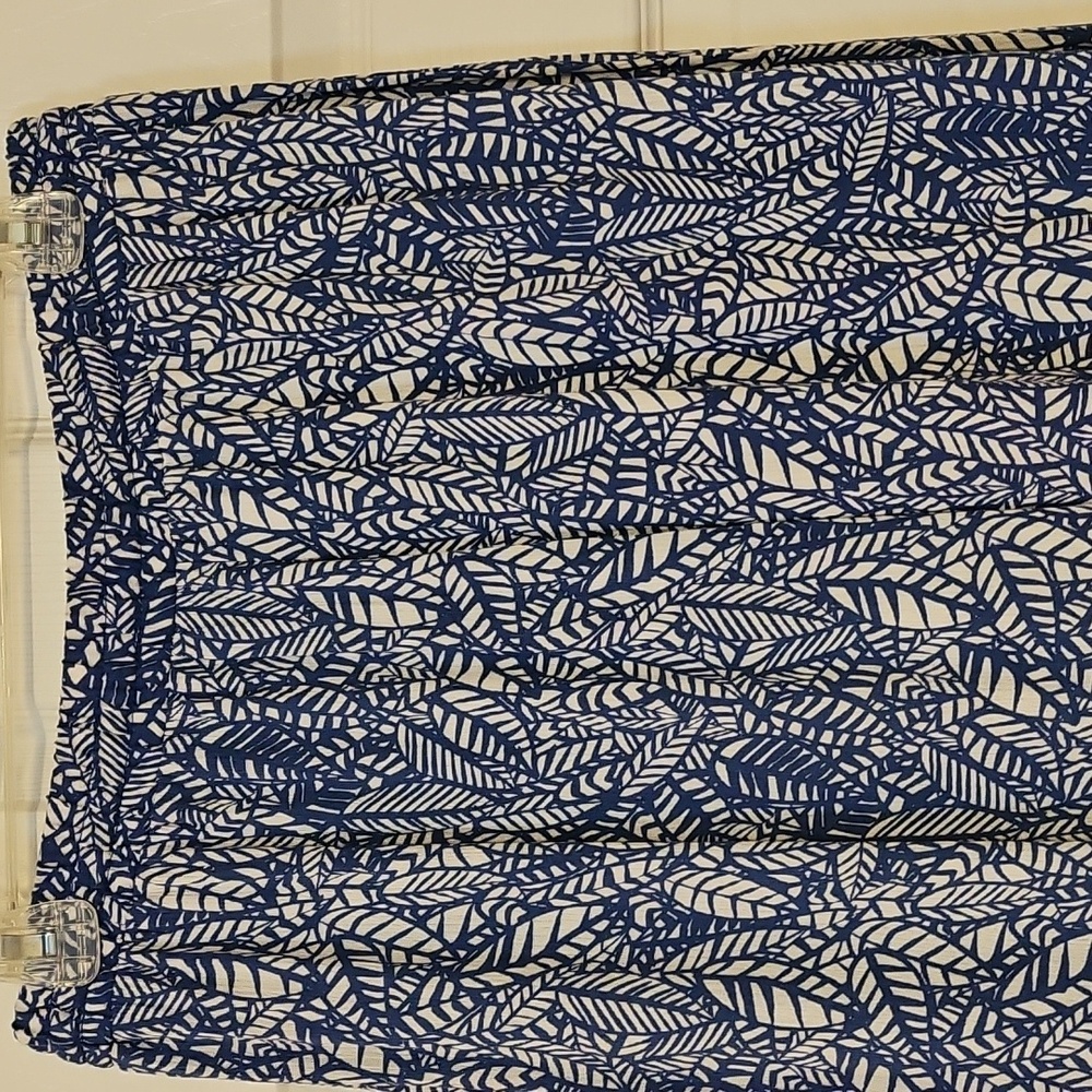 Flowy Wide-legged Patterned Pants - Picture 9 of 12